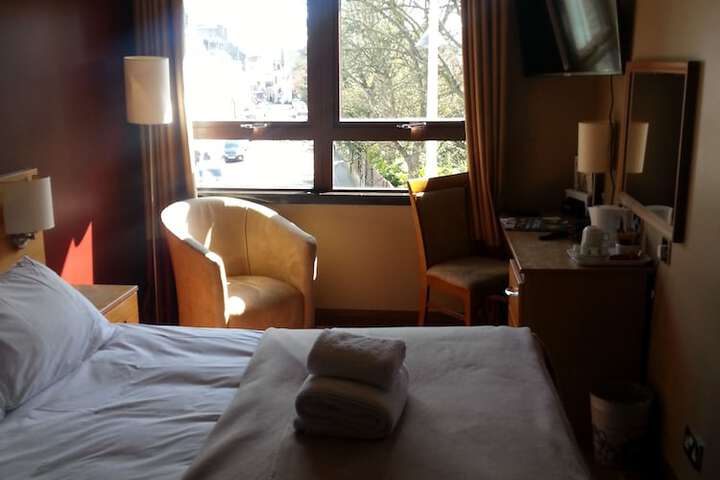 Room 8 of 32