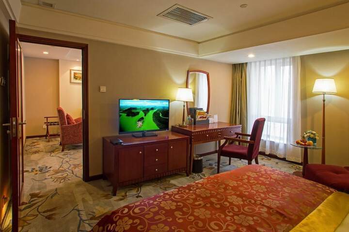 Room 10 of 26