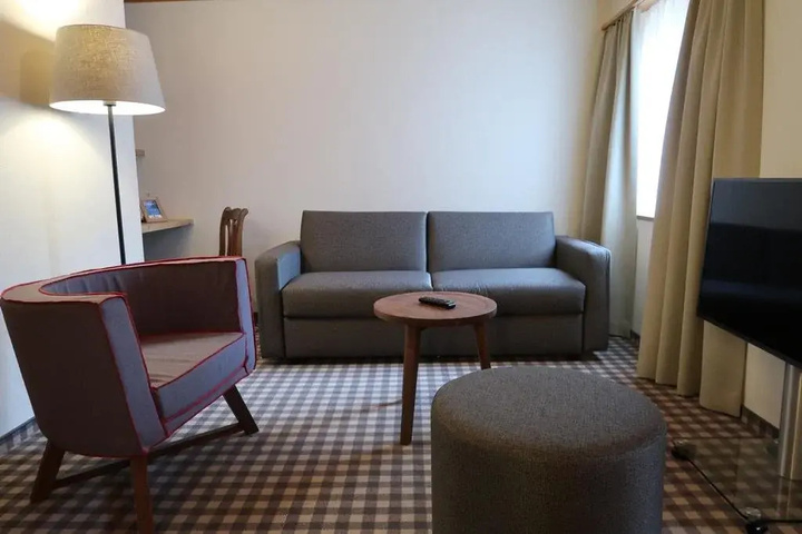 Room 7 of 10
