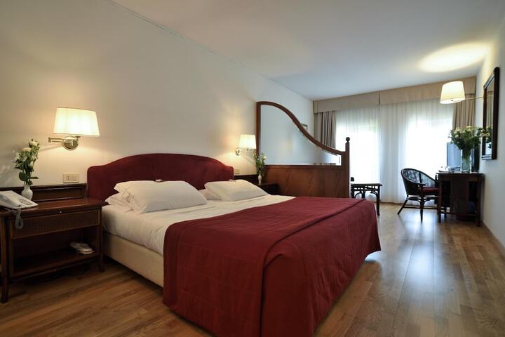 Room 14 of 48