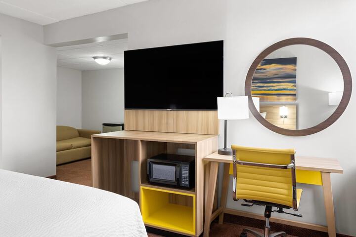 Room 13 of 33