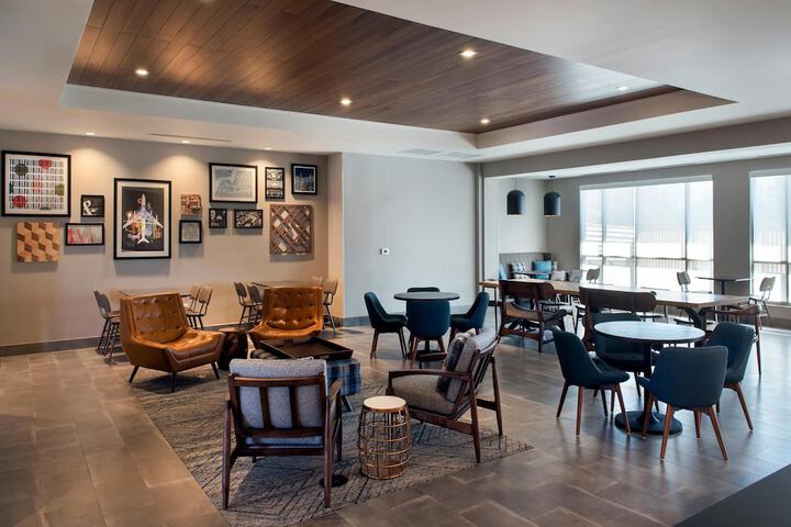 Lobby lounge