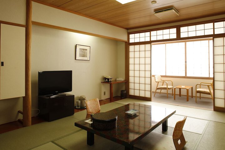 Room 8 of 50