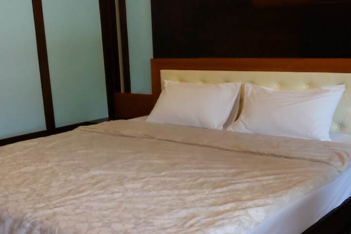 Room 18 of 25