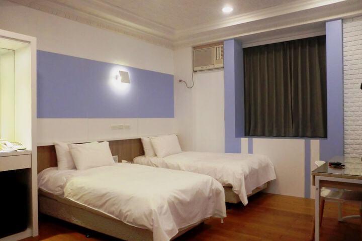 Room 7 of 97