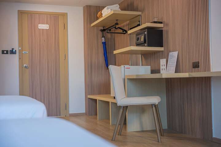 Room 5 of 155