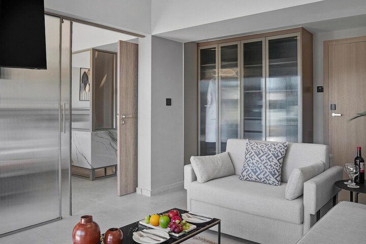 Room 53 of 190