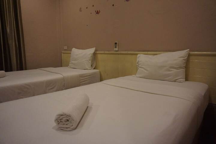 Room 8 of 27