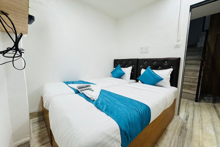 Room 10 of 12