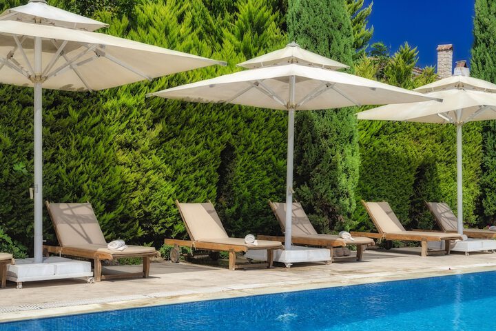 Hotel with Pool