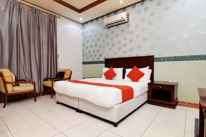 Room 4 of 17