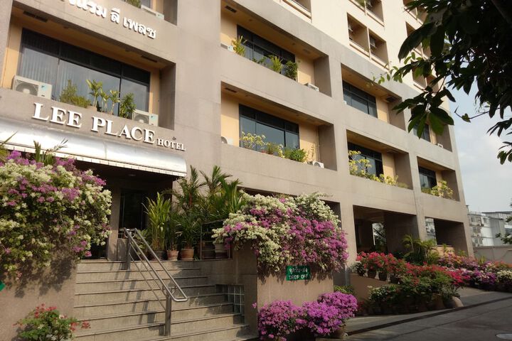 Lee Place Hotel