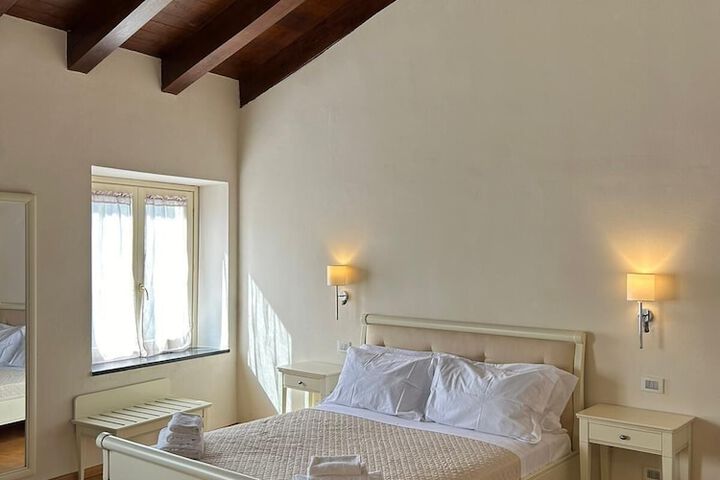 Room 4 of 84