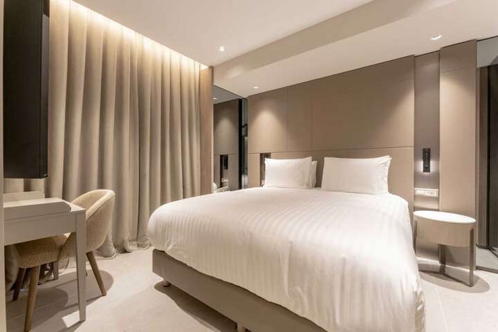 Room 4 of 41