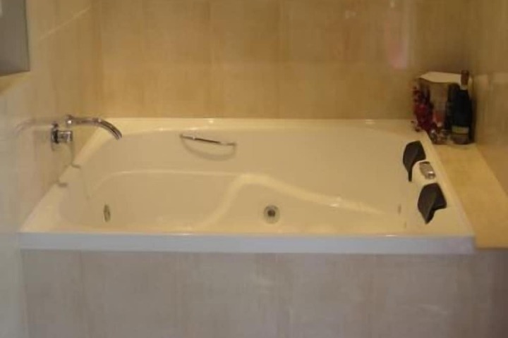 Hot Tub 21 of 29