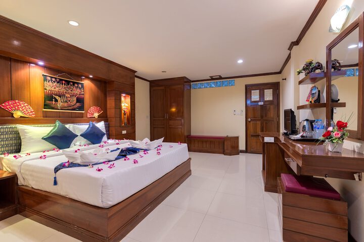 Room 13 of 33