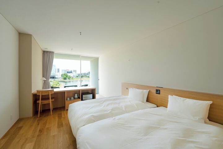Room 7 of 42