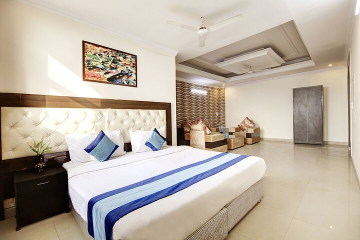 Room 27 of 52