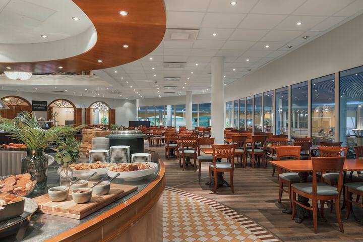 Dining 66 of 74