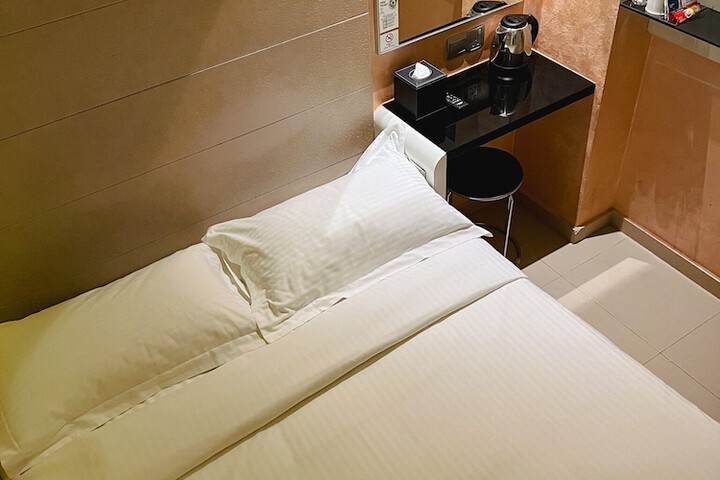 Room 14 of 36