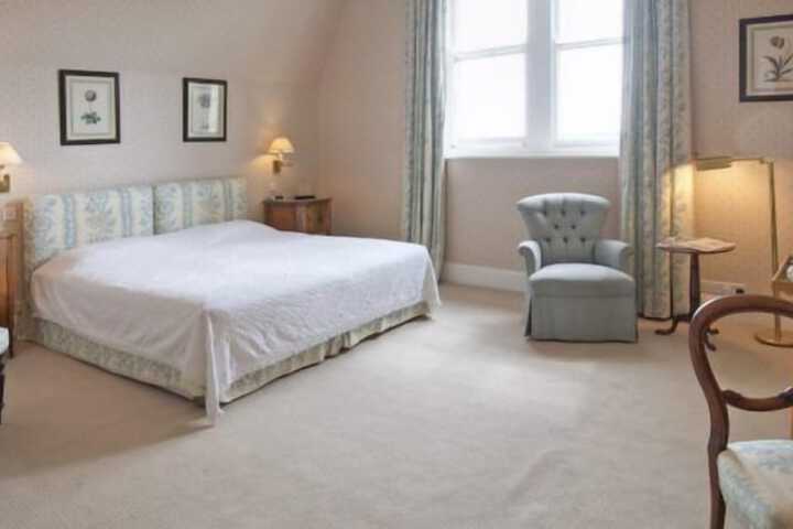 Room 15 of 33
