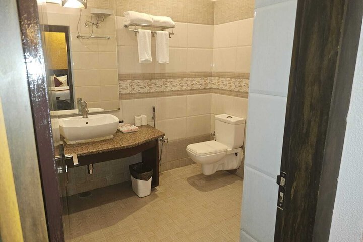 Room 9 of 10