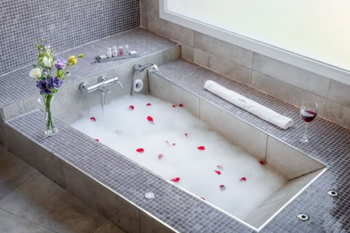 Jetted tub
