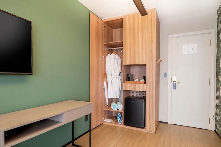 Room 46 of 127
