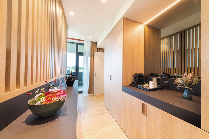 Room 5 of 79