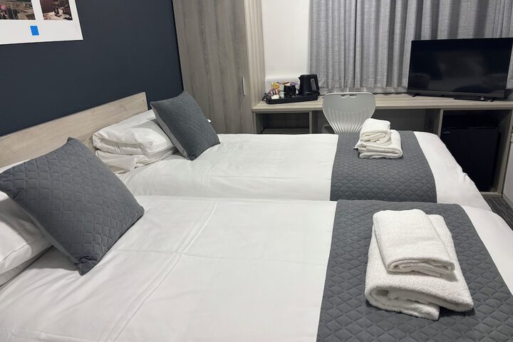 Room 15 of 83