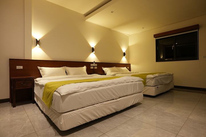 Room 9 of 37