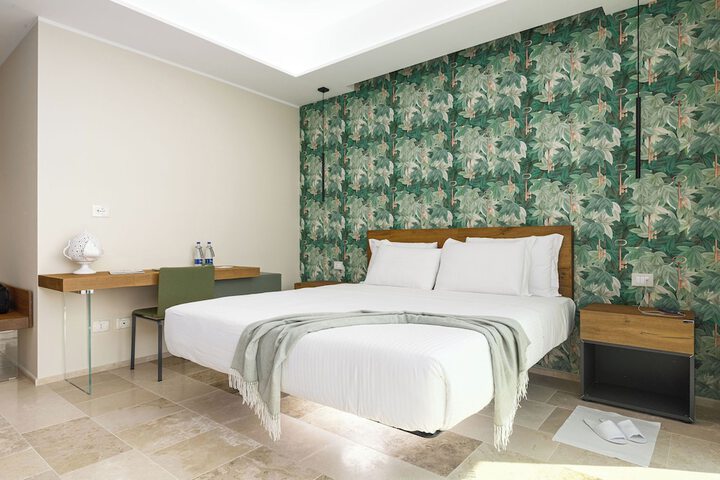 Room 14 of 82