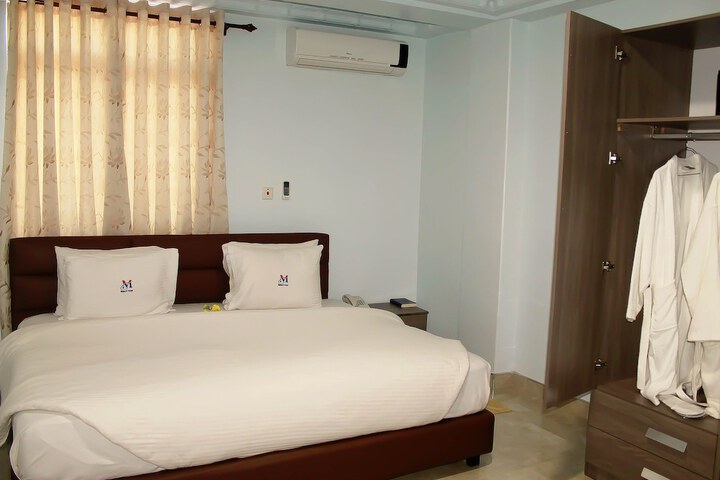 Room 8 of 62