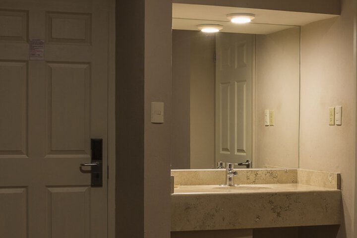 Room 28 of 40