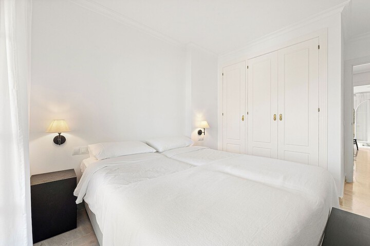 Room 4 of 25