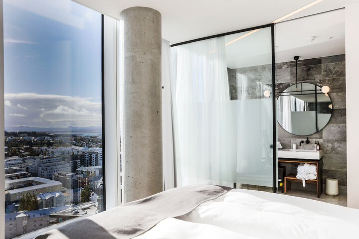 Room 12 of 40