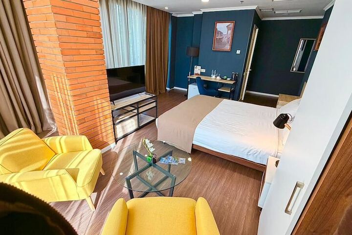 Room 98 of 240