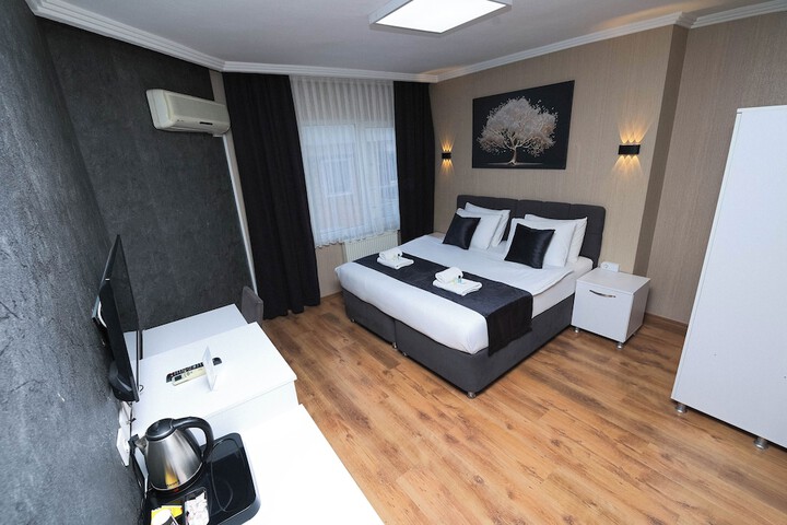 Room 14 of 18