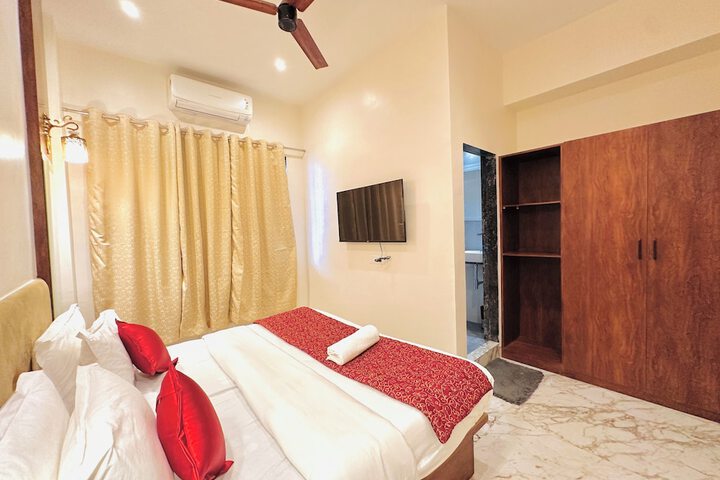 Room 8 of 12
