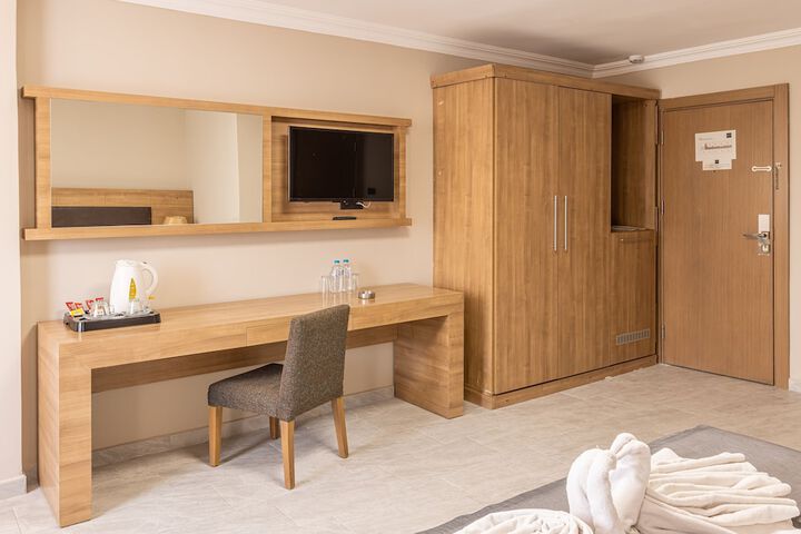 Room 18 of 28