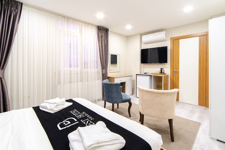 Room 14 of 37