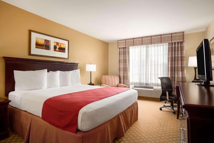 1 King Bed (1 of 6)