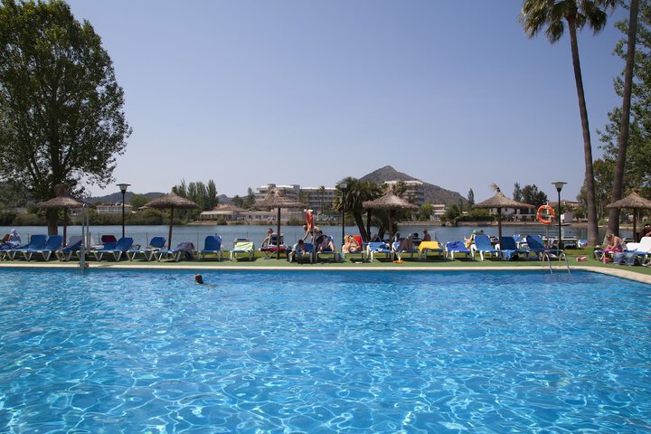 Hotel with Pool