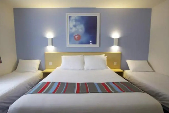 Room 3 of 5