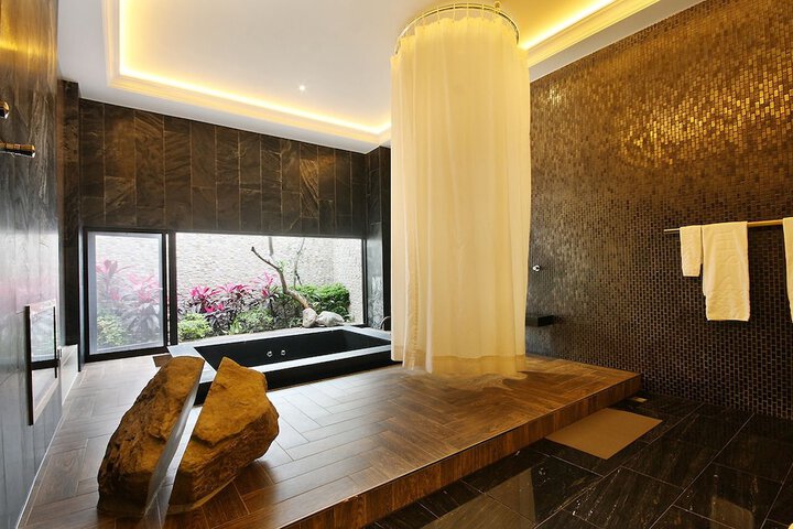 Room 27 of 34
