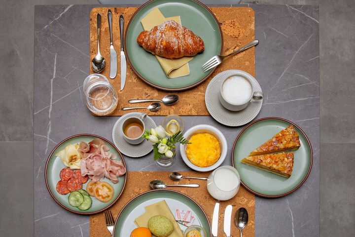 Dining 78 of 123