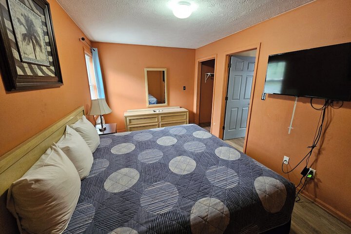 Room 5 of 11