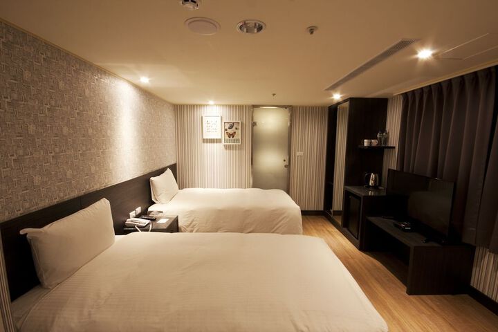 Room 8 of 36