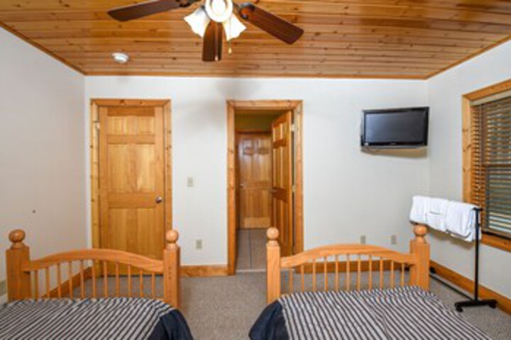 Room 27 of 34