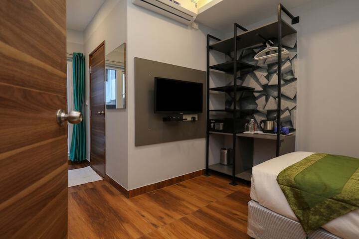 Room 14 of 37